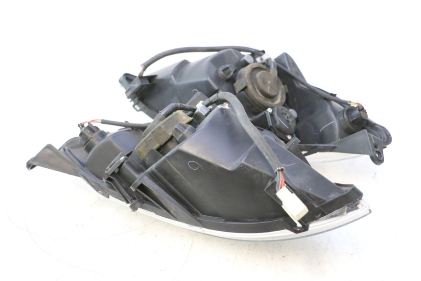 photo de REFLEKTOR PRZEDNI PEUGEOT SATELIS 125 (2013 - 2018) - Szczegół części