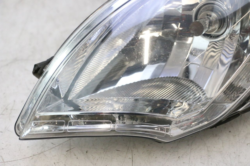photo de REFLEKTOR PRZEDNI PEUGEOT SATELIS 125 (2013 - 2018) - Zbliżenie komponentów