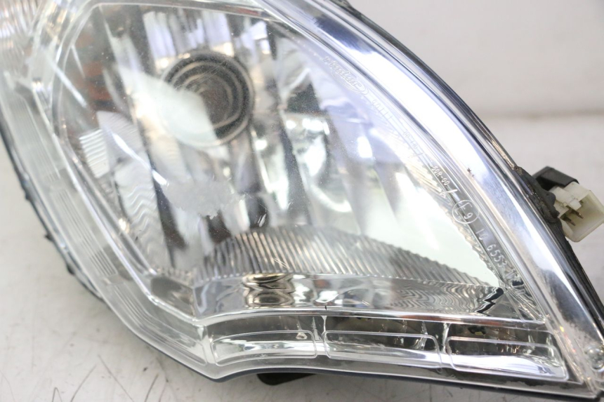 photo de REFLEKTOR PRZEDNI PEUGEOT SATELIS 125 (2013 - 2018) - Szczegół części