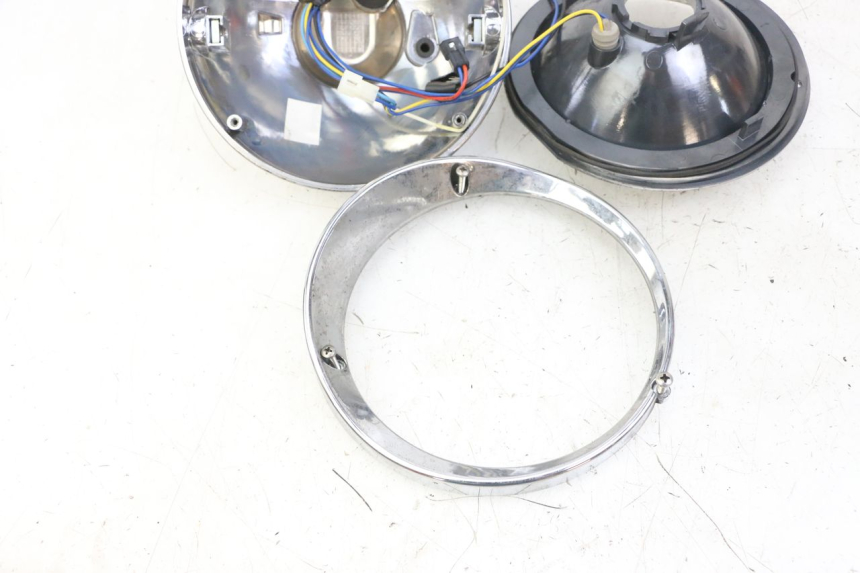 photo de REFLEKTOR PRZEDNI APRILIA SCARABEO GT TOURING 125 (1999 - 2005) - Zbliżenie komponentów