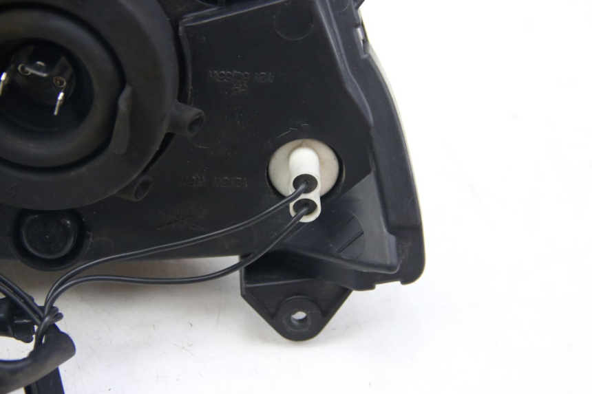 photo de REFLEKTOR PRZEDNI SUZUKI SIXTEEN 125 (2008 - 2010) - Widok z bliska