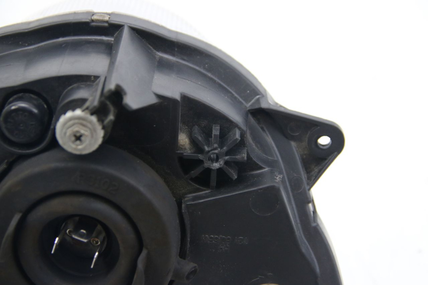 photo de REFLEKTOR PRZEDNI SUZUKI SIXTEEN 125 (2008 - 2010) - Zdjęcie dodatkowe