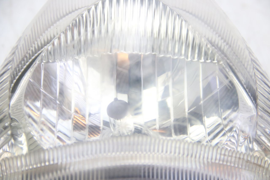 photo de REFLEKTOR PRZEDNI SUZUKI SIXTEEN 125 (2008 - 2010) - Punkty mocowania