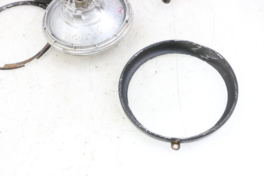 photo de REFLEKTOR PRZEDNI HARLEY DAVIDSON SPORTSTER XL CUSTOM 1200 (2003 - 2004) - Zbliżenie techniczne