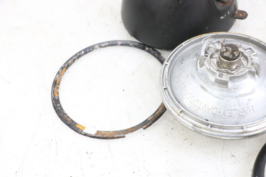 photo de REFLEKTOR PRZEDNI HARLEY DAVIDSON SPORTSTER XL CUSTOM 1200 (2003 - 2004) - Punkty mocowania