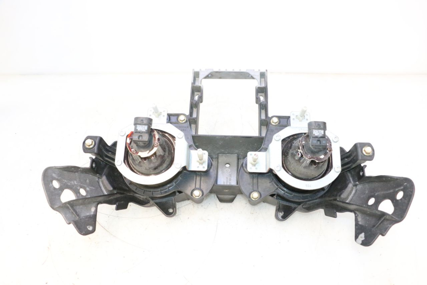 photo de PRZEDNIA LAMPA CAN-AM SPYDER RS 1000 (2008 - 2012) - Zbliżenie komponentów