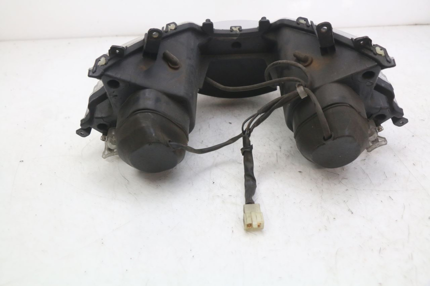 photo de REFLEKTOR PRZEDNI RAZZO STEED 125 (2012 - 2018) - Punkty mocowania