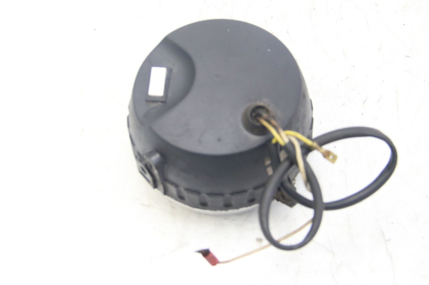 photo de REFLEKTOR PRZEDNI JAWA STELLA BABETTA 134 50 - Zbliżenie techniczne