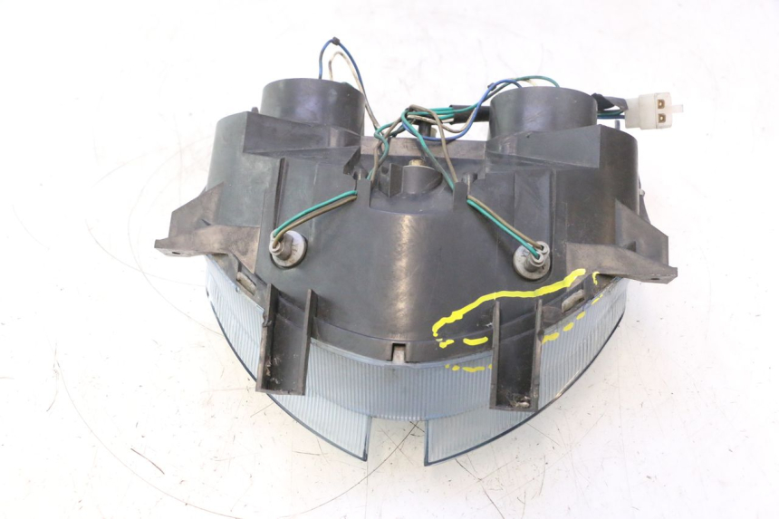 photo de PRZEDNIA LAMPA KYMCO SUPER 8 2T 50 (2007 - 2013) - Zbliżenie komponentów