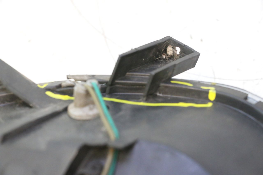 photo de PRZEDNIA LAMPA KYMCO SUPER 8 2T 50 (2007 - 2013) - Alternatywny kąt