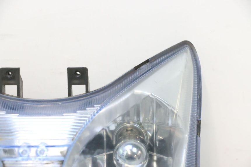 photo de PRZEDNIA LAMPA KYMCO SUPER 8 2T 50 (2007 - 2013) - Zbliżenie techniczne