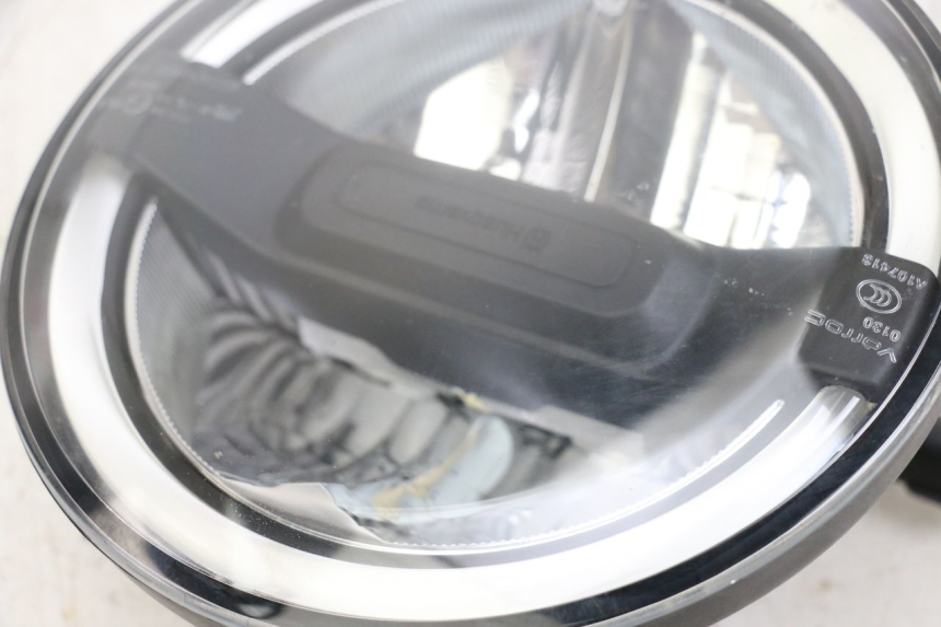 photo de REFLEKTOR PRZEDNI HUSQVARNA SVARTPILEN 401 (2018 - 2023) - Oznaczenia i referencje