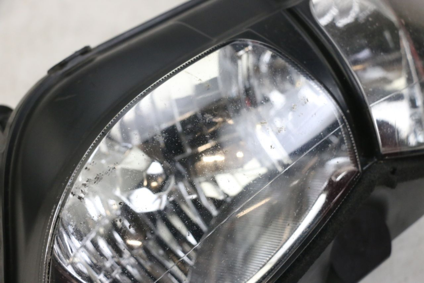 photo de REFLEKTOR PRZEDNI YAMAHA TDM ABS 900 (2002 - 2014) - Zbliżenie techniczne