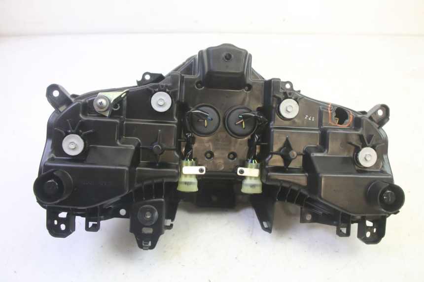 photo de REFLEKTOR PRZEDNI YAMAHA TRICITY 300 (2020 - 2024) - Widok z bliska