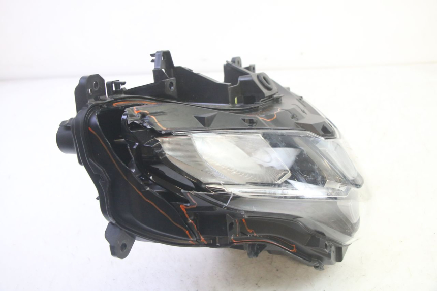photo de REFLEKTOR PRZEDNI YAMAHA TRICITY 300 (2020 - 2024) - Zoom stanu zużycia