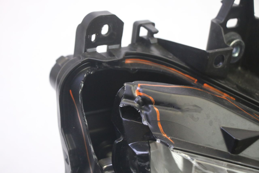 photo de REFLEKTOR PRZEDNI YAMAHA TRICITY 300 (2020 - 2024) - Zbliżenie techniczne