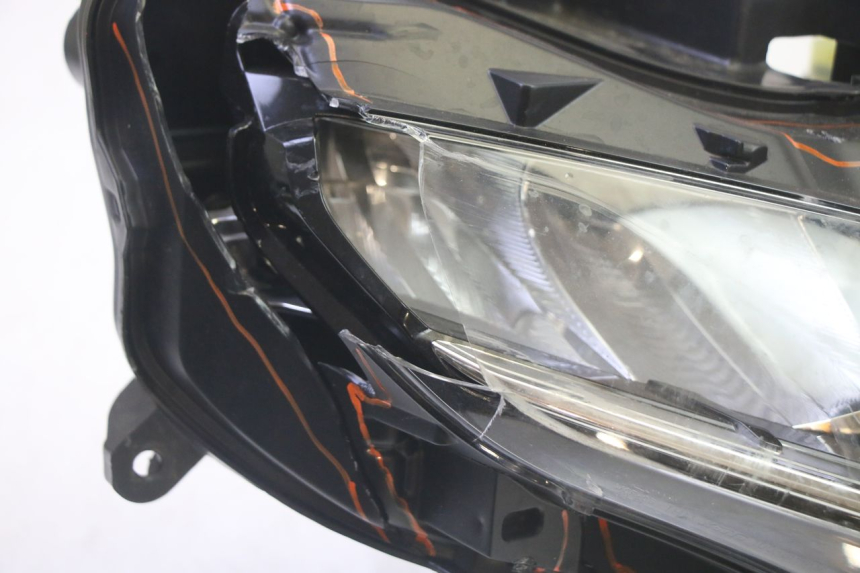 photo de REFLEKTOR PRZEDNI YAMAHA TRICITY 300 (2020 - 2024) - Widok ogólny