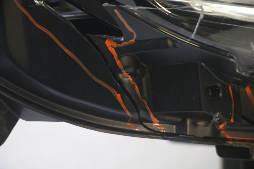 photo de REFLEKTOR PRZEDNI YAMAHA TRICITY 300 (2020 - 2024) - Punkty mocowania