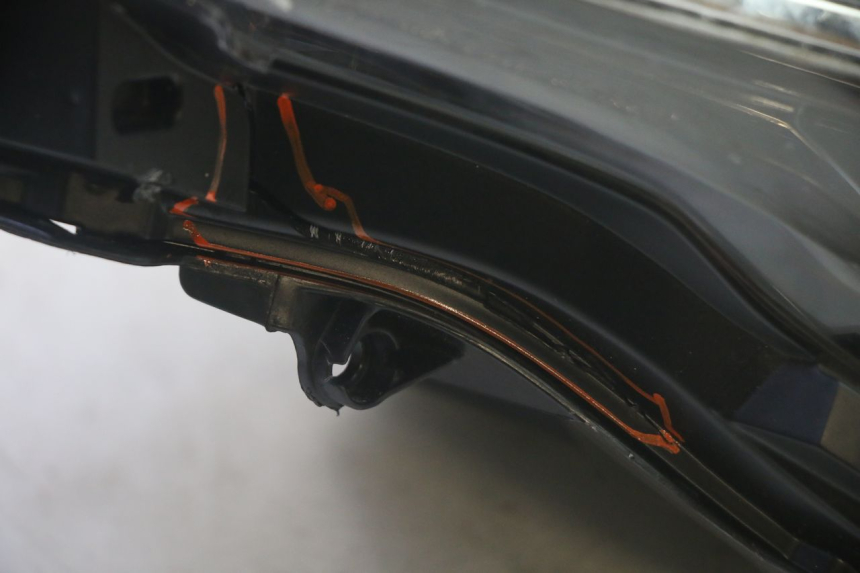 photo de REFLEKTOR PRZEDNI YAMAHA TRICITY 300 (2020 - 2024) - Stan powierzchni