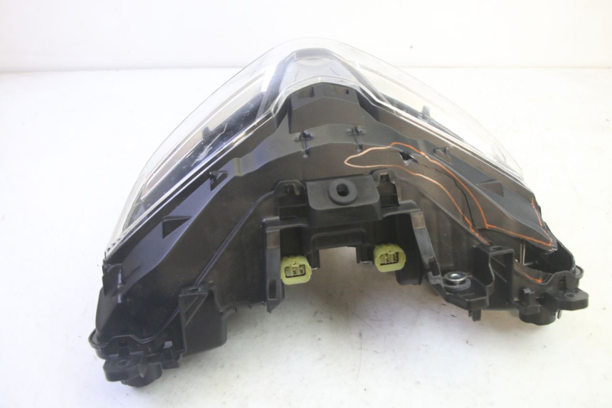 photo de REFLEKTOR PRZEDNI YAMAHA TRICITY 300 (2020 - 2024) - Oznaczenia i referencje