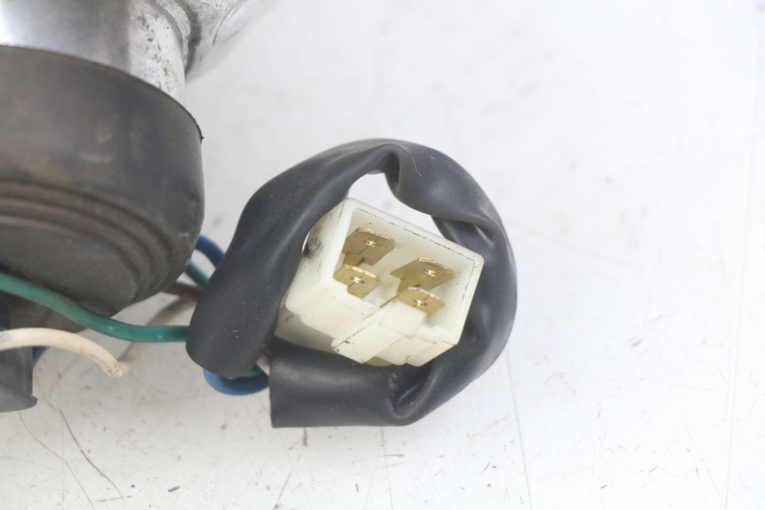 photo de REFLEKTOR PRZEDNI PEUGEOT TWEET 4T 50 (2010 - 2014) - Stan powierzchni