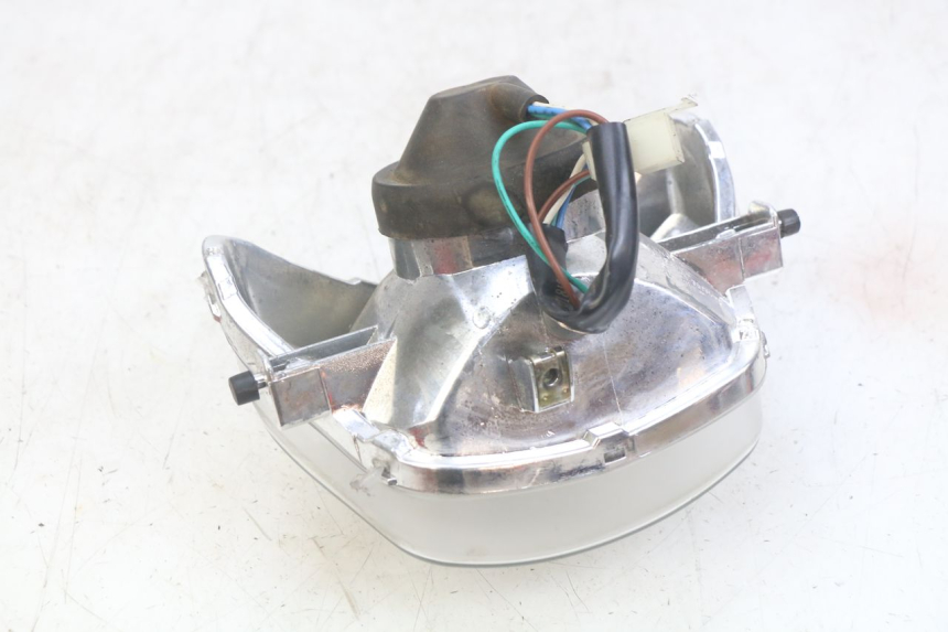 photo de REFLEKTOR PRZEDNI PEUGEOT TWEET 4T 50 (2018 - 2022) - Stan powierzchni