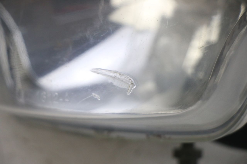 photo de REFLEKTOR PRZEDNI PEUGEOT TWEET 4T 50 (2014 - 2019) - Zbliżenie techniczne