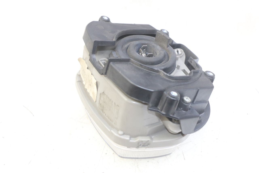 photo de REFLEKTOR PRZEDNI PIAGGIO VESPA SPRINT 2T 50 (2014 - 2018) - Inny kąt widzenia