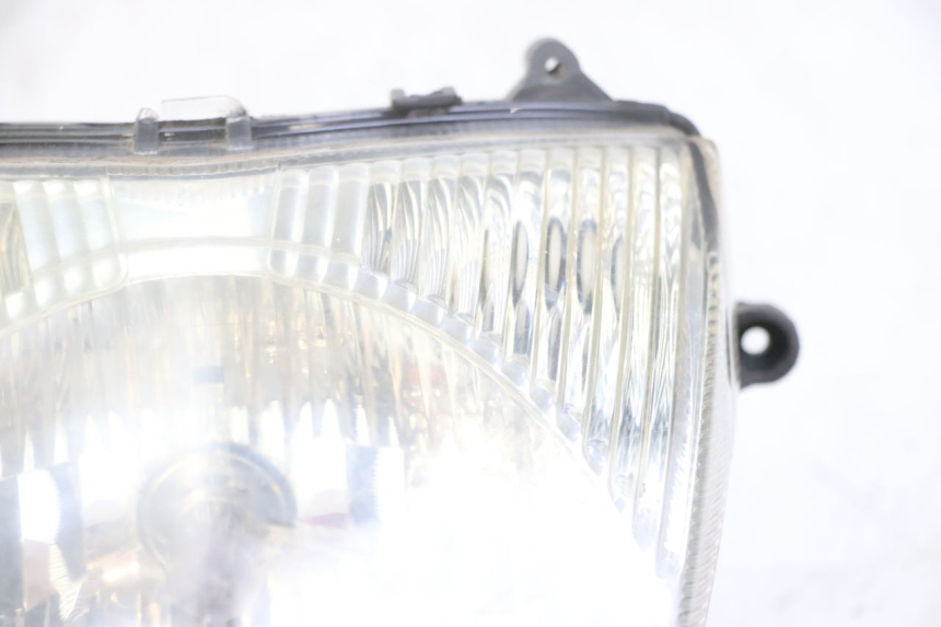 photo de REFLEKTOR PRZEDNI PEUGEOT VIVACITY NEW 4T 50 (2008 - 2017) - Szczegóły charakterystyczne