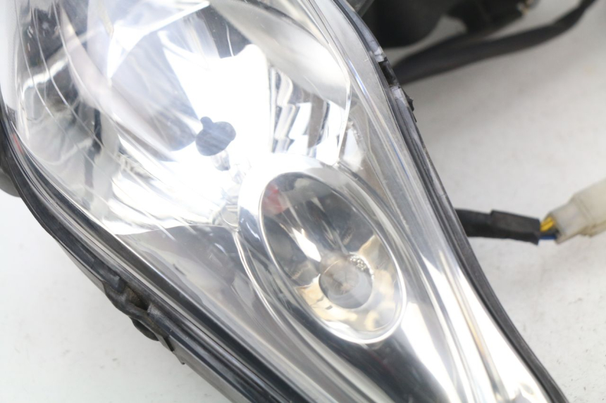 photo de REFLEKTOR PRZEDNI YAMAHA XMAX X-MAX 125 (2006 - 2009) - Stan powierzchni