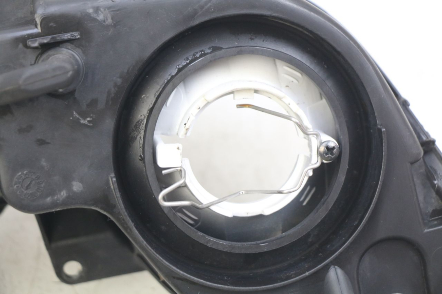 photo de REFLEKTOR PRZEDNI YAMAHA XMAX X-MAX 125 (2006 - 2009) - Szczegóły charakterystyczne