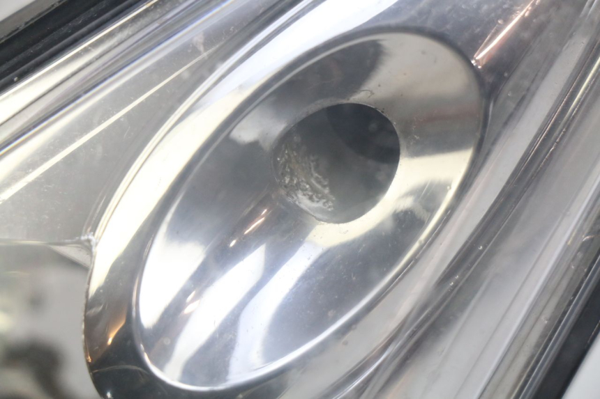 photo de REFLEKTOR PRZEDNI YAMAHA XMAX X-MAX 125 (2006 - 2009) - Punkty mocowania