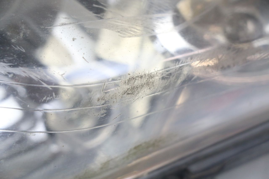 photo de REFLEKTOR PRZEDNI YAMAHA XMAX X-MAX 125 (2006 - 2009) - Struktura - zbliżenie