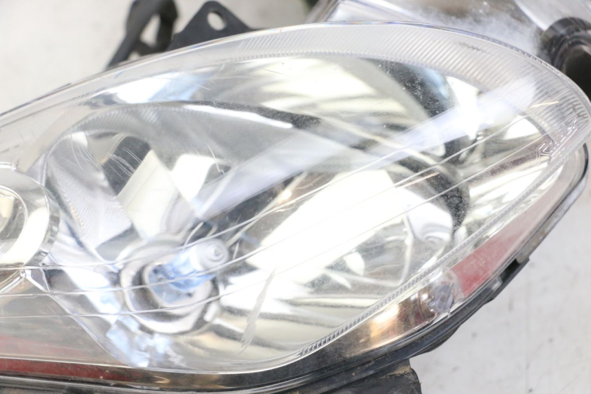 photo de REFLEKTOR PRZEDNI YAMAHA XMAX X-MAX 125 (2006 - 2009) - Oznaczenia i referencje