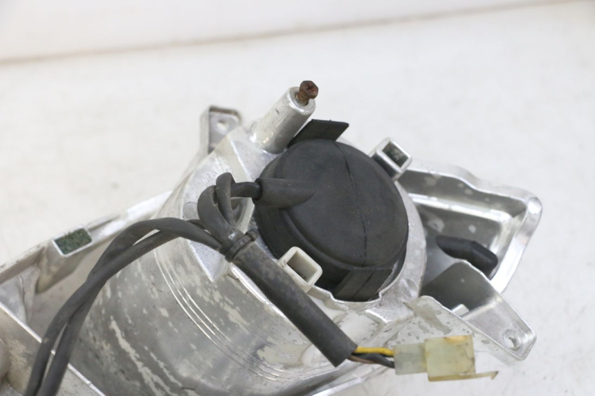 photo de REFLEKTOR PRZEDNI YAMAHA X-MAX XMAX 125 (2010 - 2013) - Zoom stanu zużycia