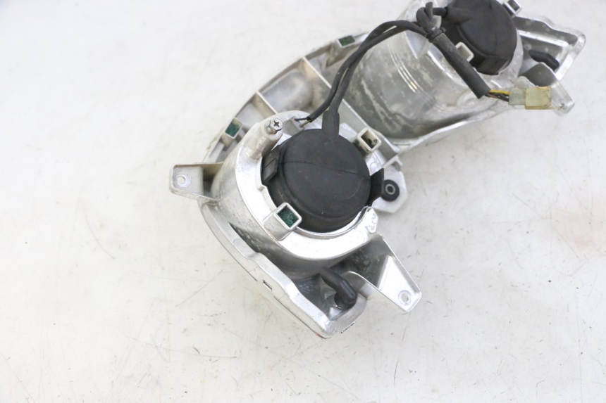 photo de REFLEKTOR PRZEDNI YAMAHA X-MAX XMAX 125 (2010 - 2013) - Inny kąt widzenia