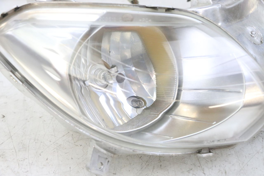 photo de REFLEKTOR PRZEDNI YAMAHA X-MAX XMAX 125 (2010 - 2013) - Stan powierzchni