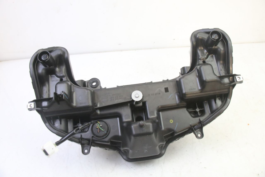 photo de REFLEKTOR PRZEDNI YAMAHA XMAX X-MAX 125 (2021 - 2025) - Zbliżenie techniczne