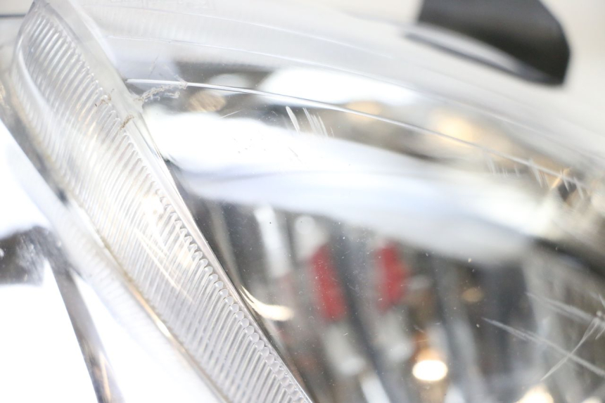 photo de REFLEKTOR PRZEDNI YAMAHA XMAX X-MAX 125 (2006 - 2009) - Szczegół części