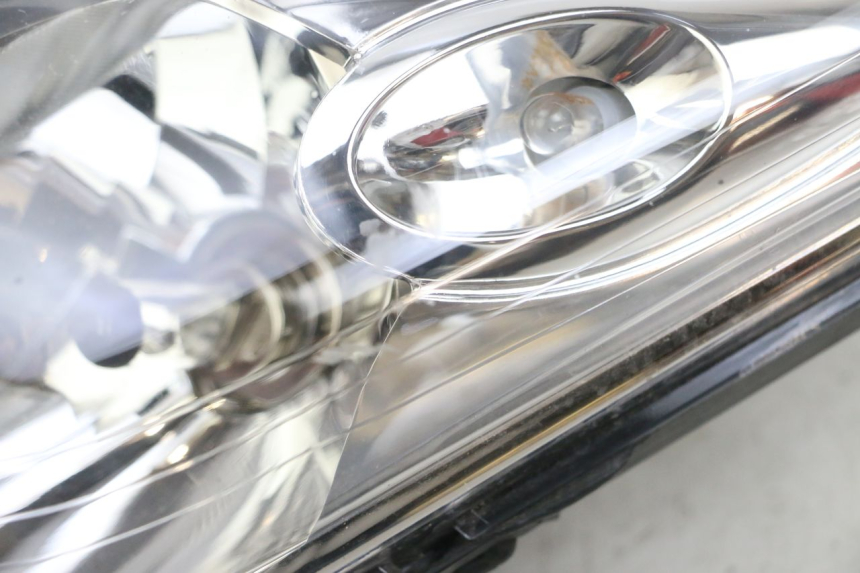 photo de REFLEKTOR PRZEDNI YAMAHA XMAX X-MAX 125 (2006 - 2009) - Punkty mocowania