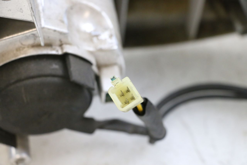 photo de REFLEKTOR PRZEDNI YAMAHA X-MAX XMAX 125 (2010 - 2013) - Punkty mocowania