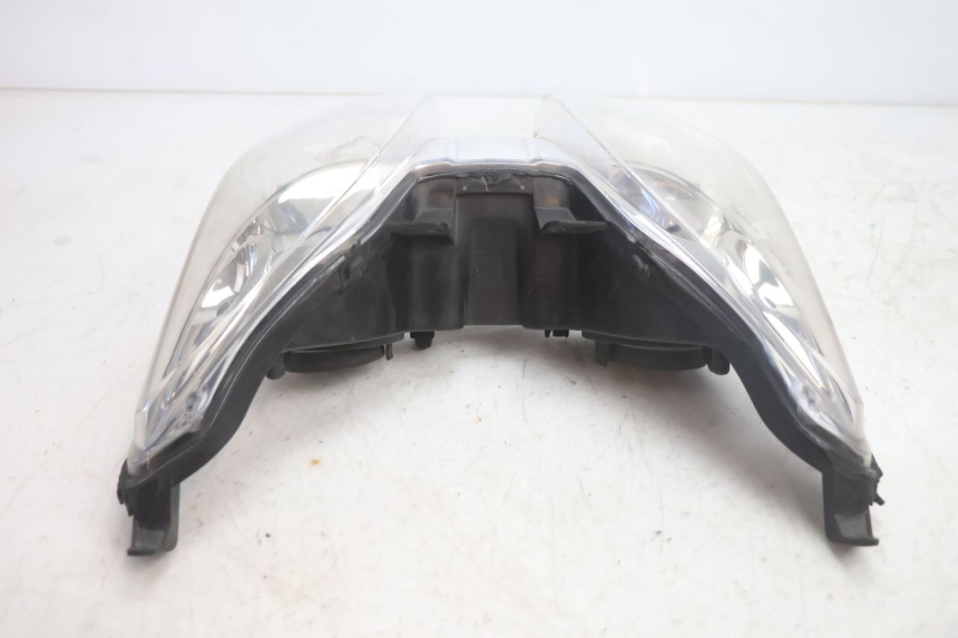 photo de REFLEKTOR PRZEDNI YAMAHA XMAX X-MAX 125 (2006 - 2009) - Zbliżenie techniczne