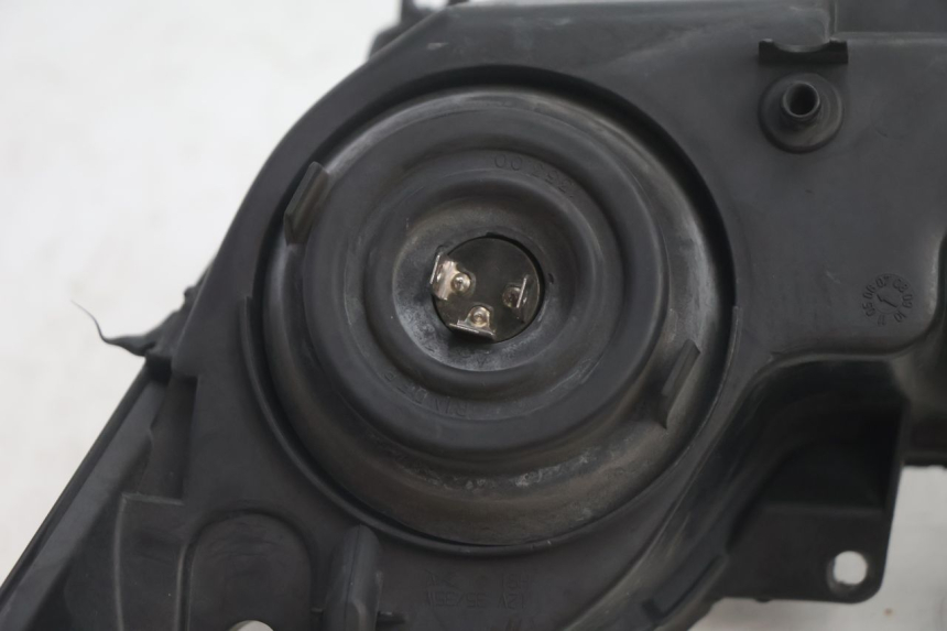 photo de REFLEKTOR PRZEDNI YAMAHA XMAX X-MAX 125 (2006 - 2009) - Stan powierzchni