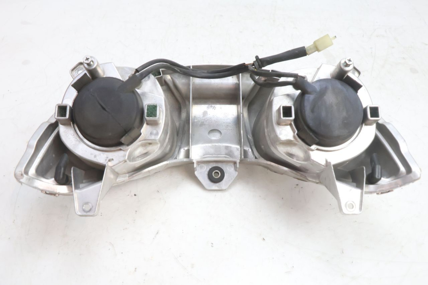 photo de REFLEKTOR PRZEDNI YAMAHA X-MAX XMAX 125 (2010 - 2013) - Stan powierzchni