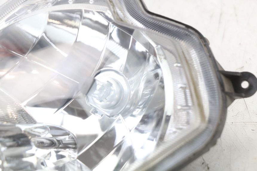 photo de REFLEKTOR PRZEDNI SYM X-PRO 4T 50 (2014 - 2021) - Punkty mocowania