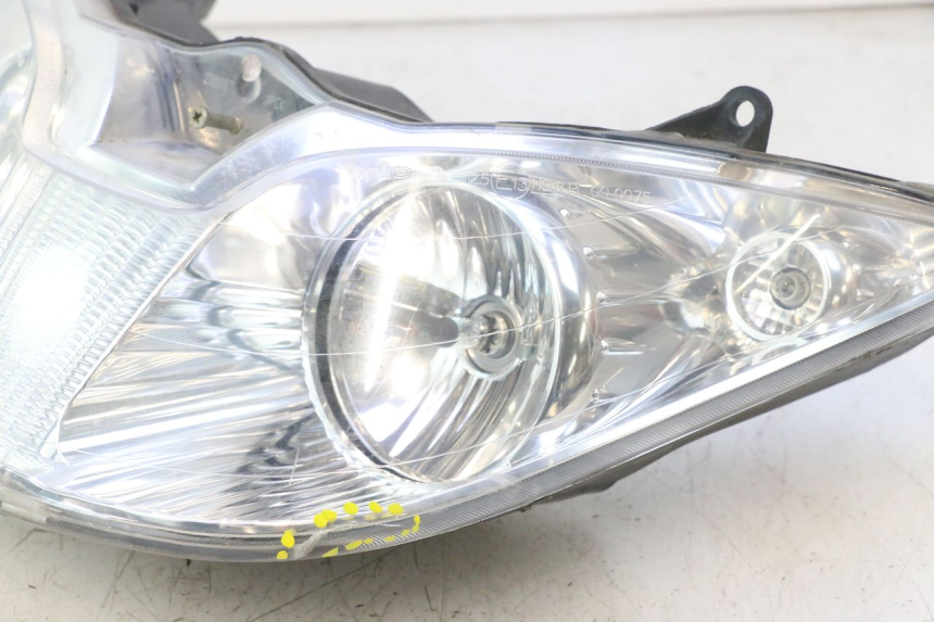 photo de PRZEDNIA LAMPA PIAGGIO X8 STREET 125 (2006 - 2007) - Zoom stanu zużycia