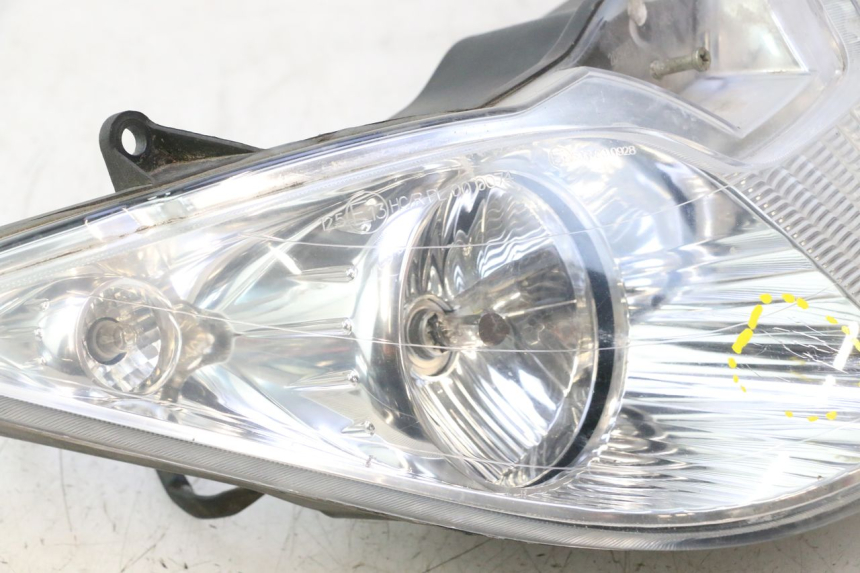 photo de PRZEDNIA LAMPA PIAGGIO X8 STREET 125 (2006 - 2007) - Inny kąt widzenia