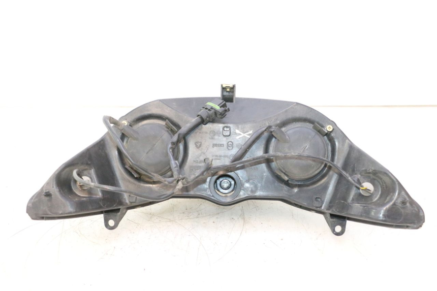 photo de PRZEDNIA LAMPA PIAGGIO X8 STREET 125 (2006 - 2007) - Stan powierzchni