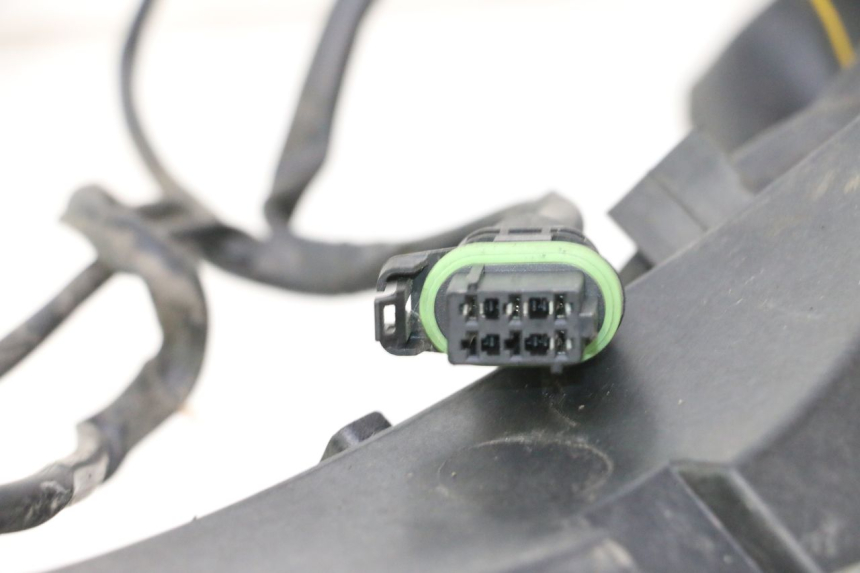 photo de PRZEDNIA LAMPA PIAGGIO X8 STREET 125 (2006 - 2007) - Oznaczenia i referencje