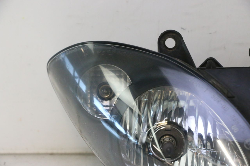 photo de PRZEDNIA LAMPA PIAGGIO X9 AMALFI 180 (2000 - 2003) - Zbliżenie techniczne
